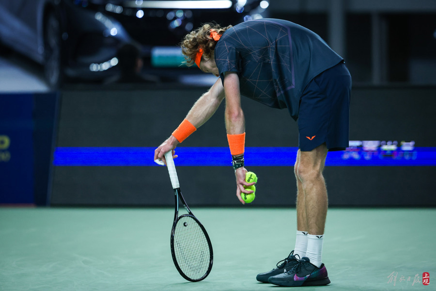 世界网球队险胜英国网球队,费德勒送出助攻的简单介绍 世界网球队险胜英国网球队,费德勒送出助攻的简单介绍