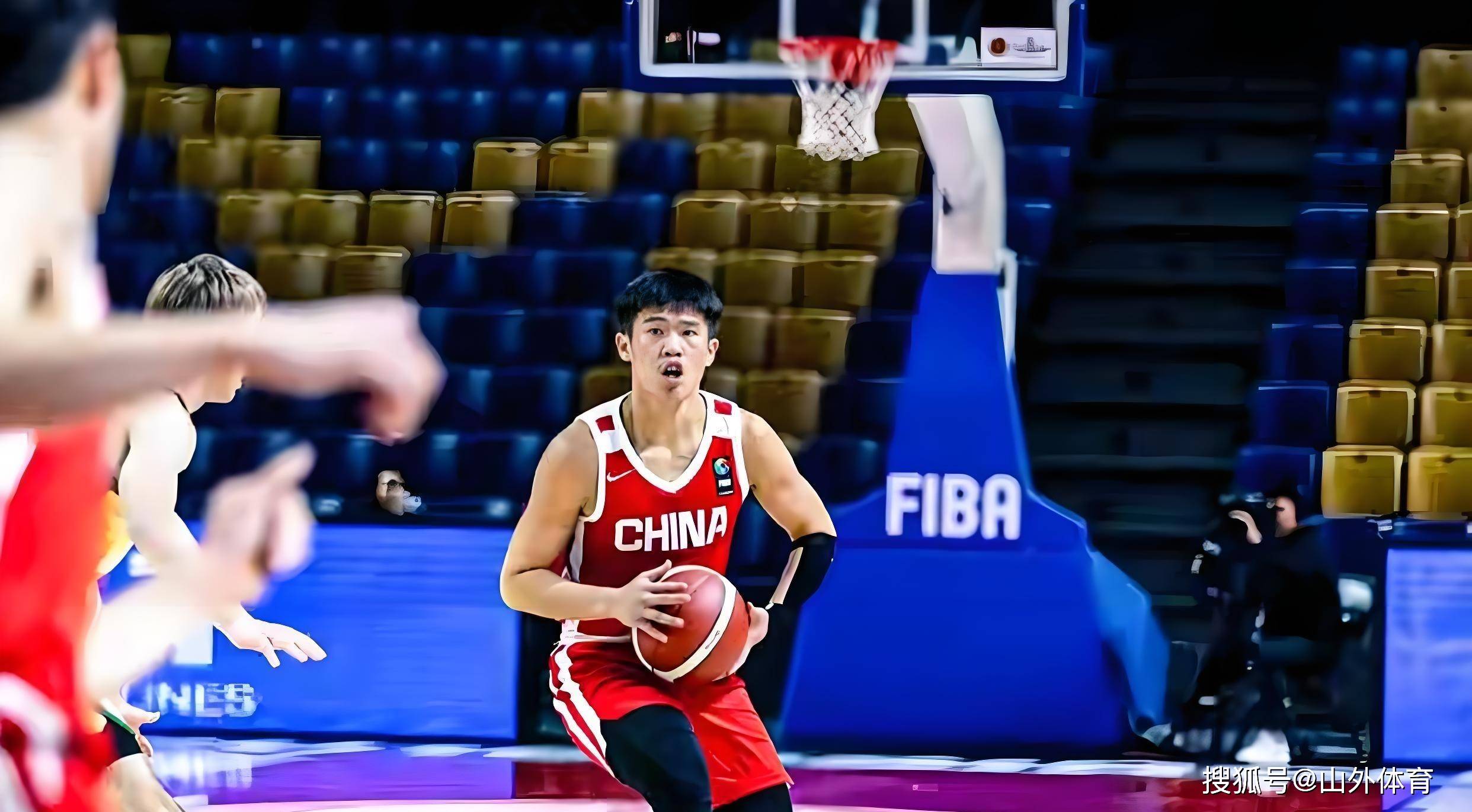 南韩男篮鏖战澳大利亚男篮，卡鲁索制霸全场