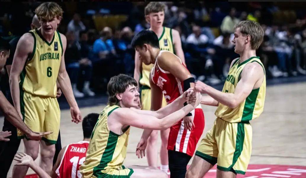 南韩男篮鏖战澳大利亚男篮，卡鲁索制霸全场