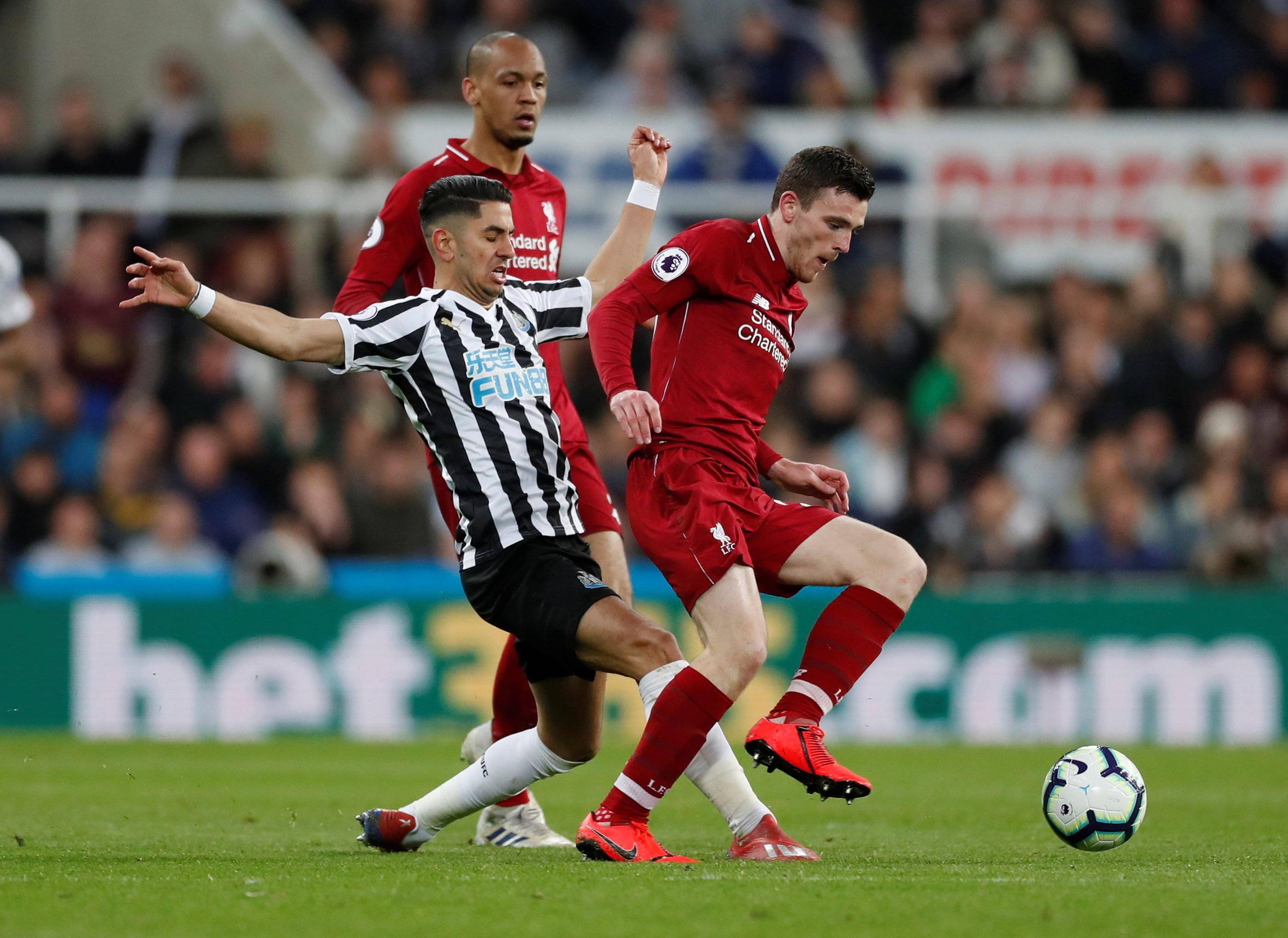 阿斯顿维拉主场逼平曼联，状态出色迈入前列的简单介绍