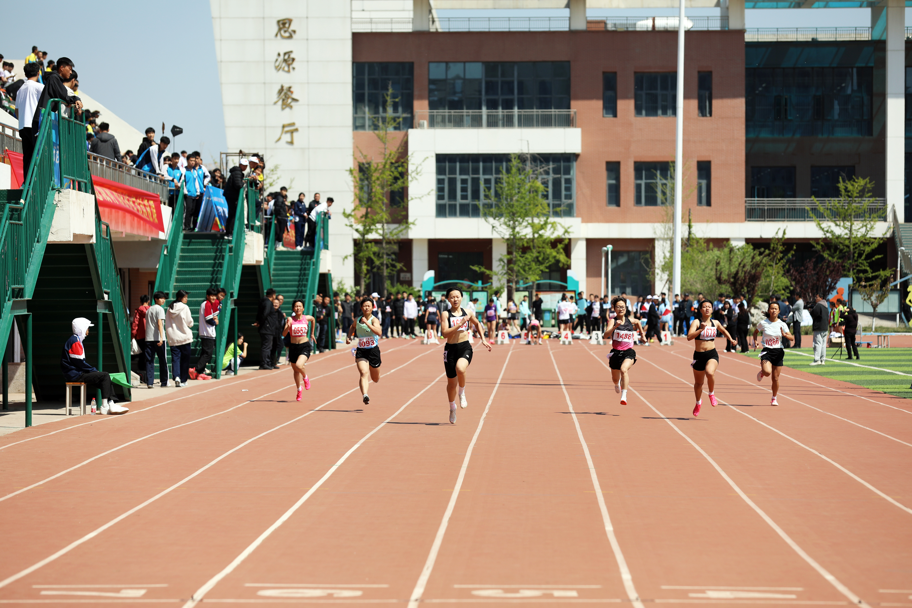 包含河北队在比赛中展现出色发挥，赢得了比赛的词条