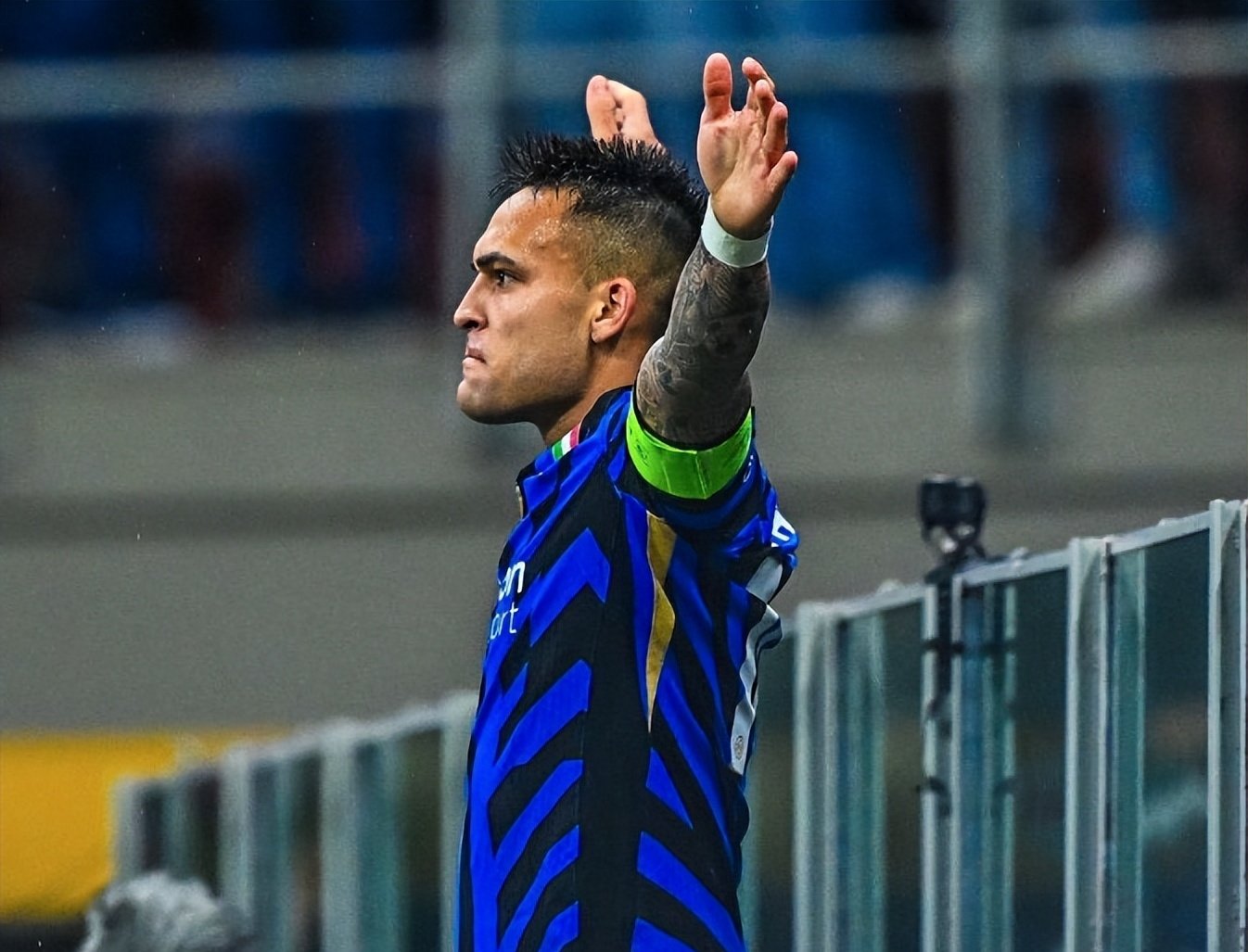 关于国际米兰新前锋解约，转投西甲联赛的信息