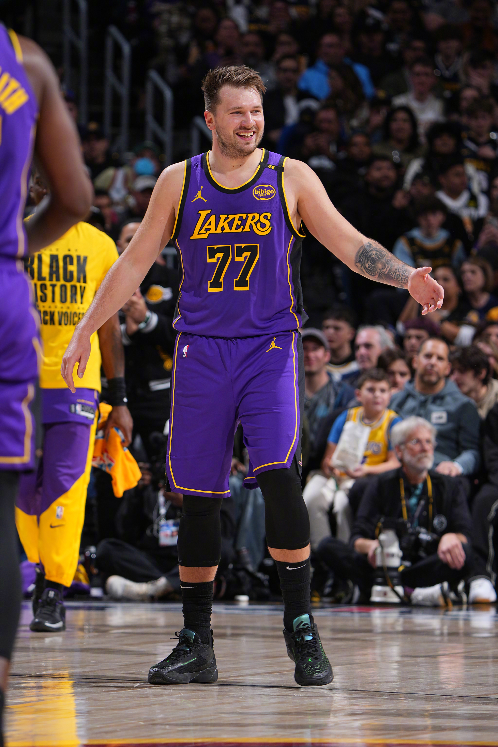 关于鹈鹕轻取国王，东契奇惊艳四座的信息