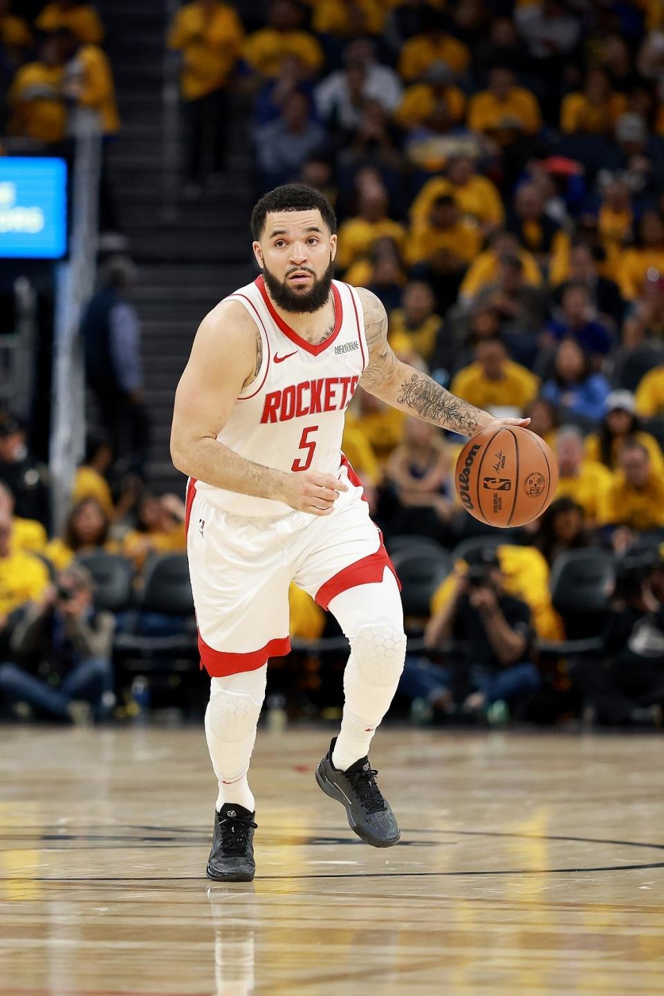 关于76人横扫尼克斯，范弗利特状态火热的信息