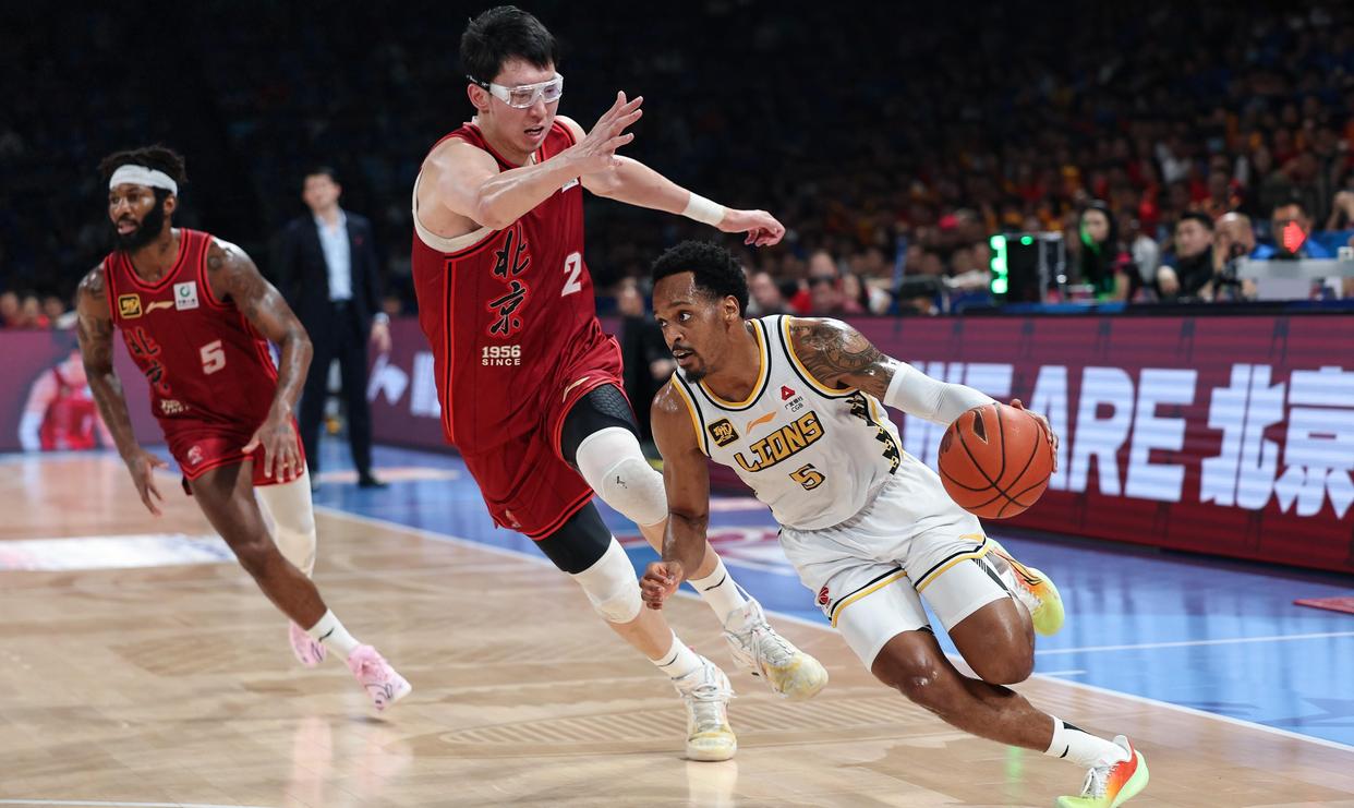 吉林队鏖战爵士，胡金秋刷新纪录的简单介绍