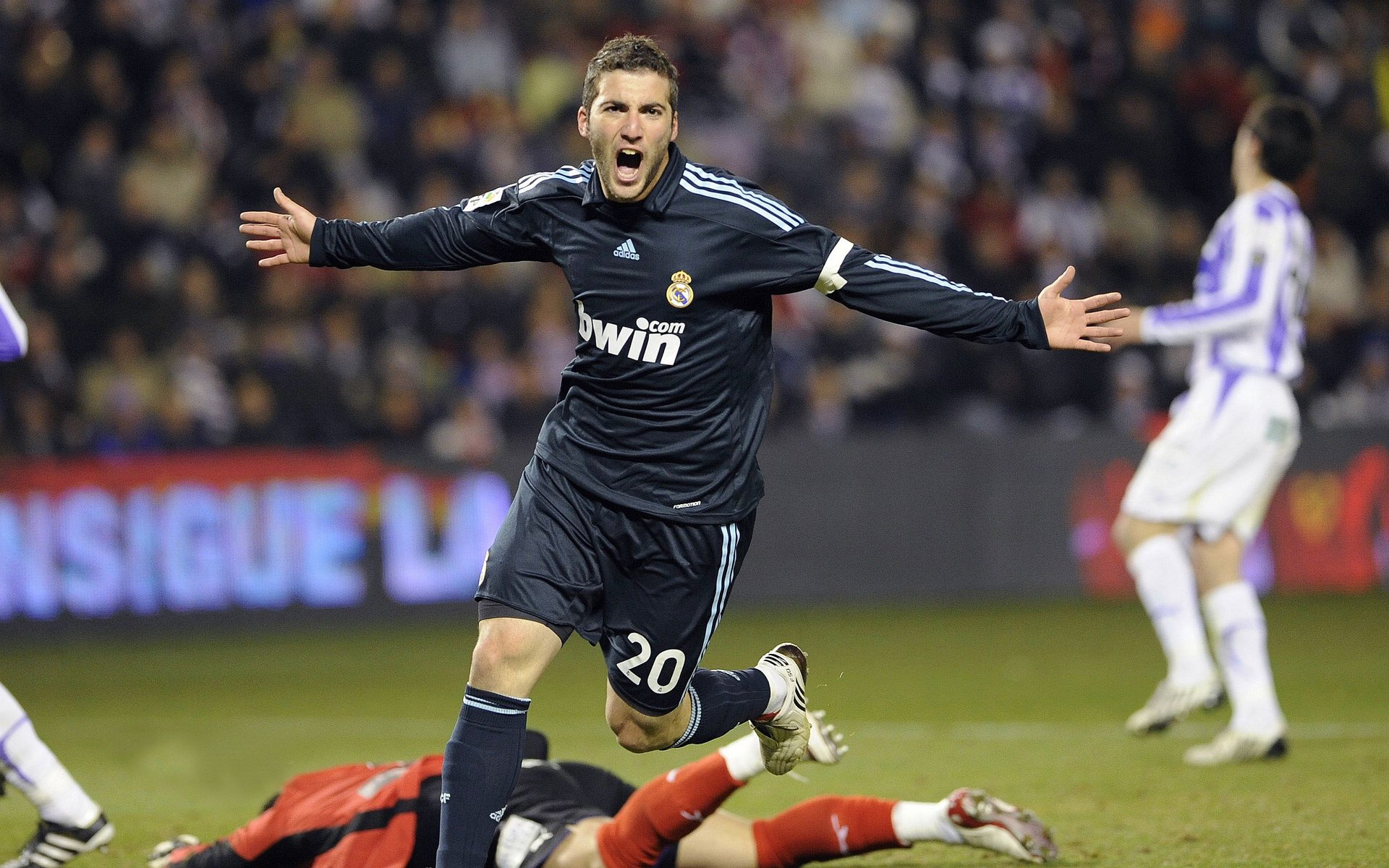 霍勒迪掌控全场，马刺力克灰熊，最佳球员无争议